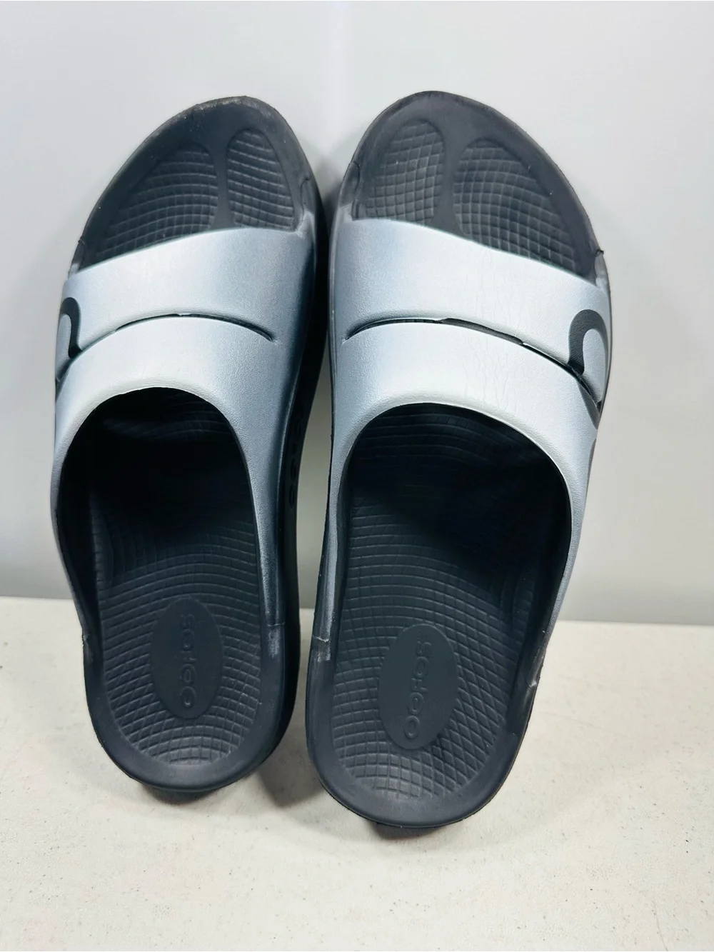 OOFOS OOahh Sport slides size 9